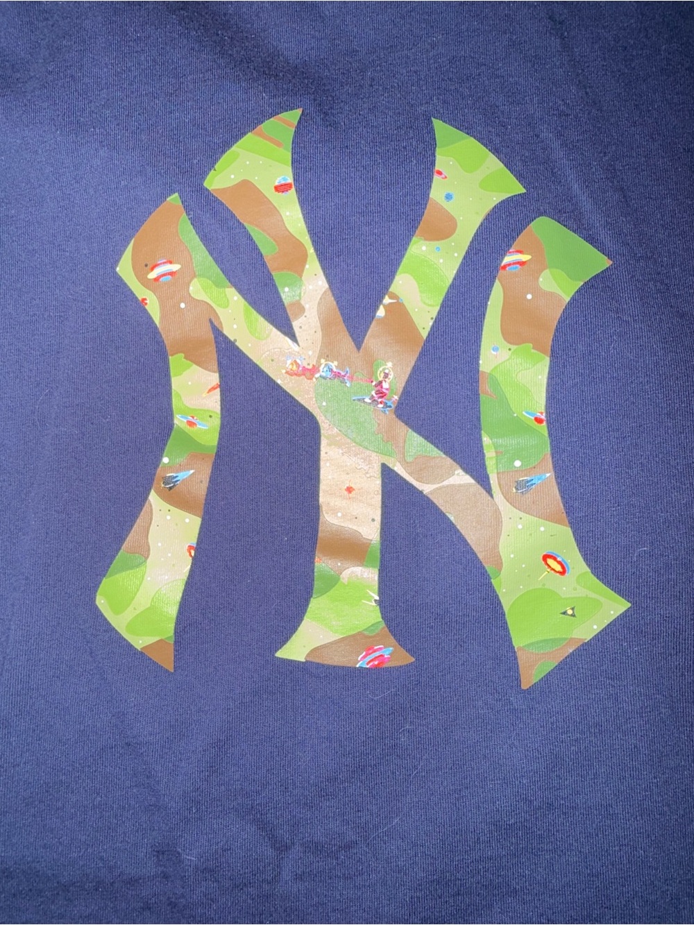 New Era Navy T‑Shirt with Green Camo NY Yankees Logo - Picture 6 of 7
